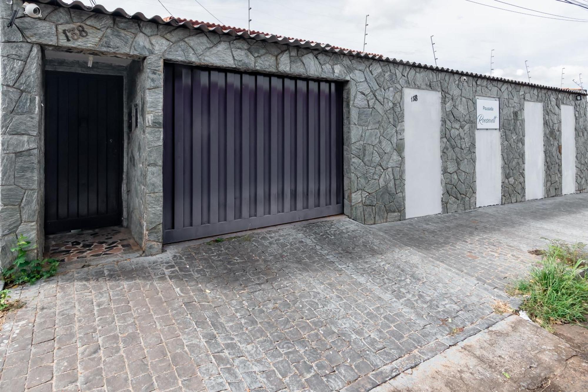 Pousada Roosevelt Quarto 04 - Pousada Central Prox Rodoviaria E Dist Industrial Hotel Uberlândia Kültér fotó